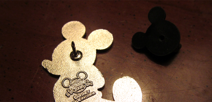 Comment savoir si mon épingle Disney (Pin) est authentique?