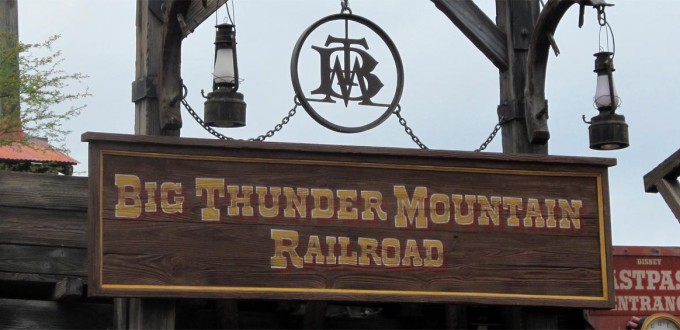 Avril 2016 : Fermeture de la montagne russe Big Thunder Mountain pour rénovation