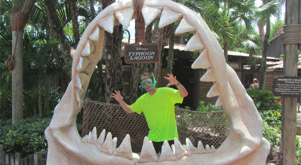 Nager avec des requins au Disney’s Typhoon Lagoon