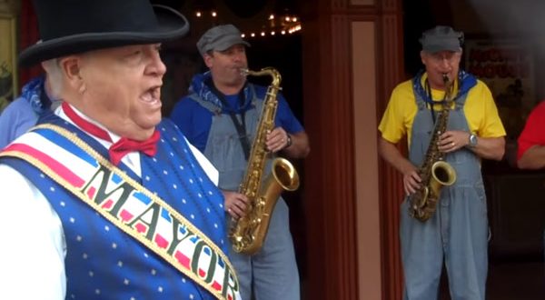 Triste nouvelle : le maire de Main Street USA, Christopher George Weaver est décédé