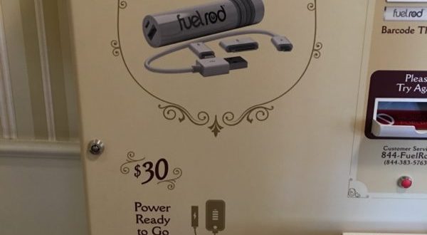 Des stations Disney FuelRod sont disponibles dans les parcs Disney pour recharger vos appareils