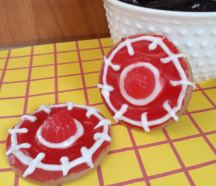 Un biscuit qui représente le chapeau de Jessie du film Toy Story