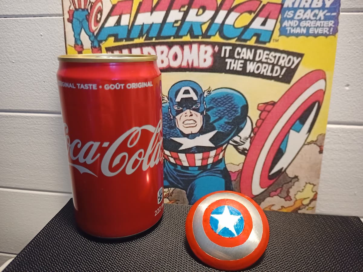 Créez un petit bouclier de Capitaine America avec une canette