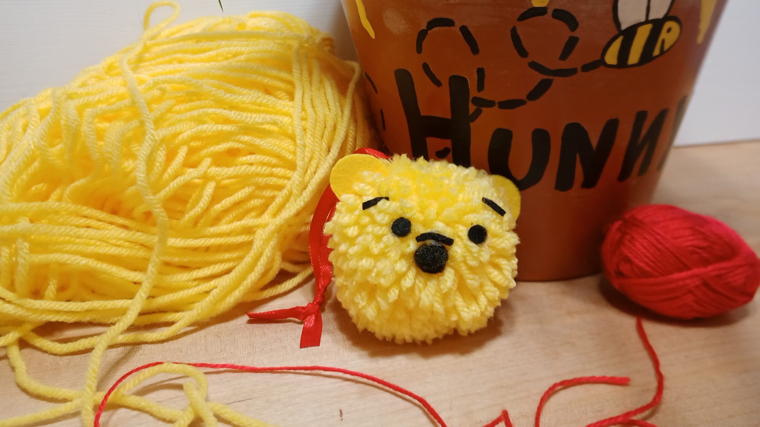 Fabriquer un pompon de Winnie l’Ourson