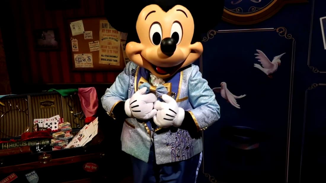 C’est le retour des câlins et des autographes avec les personnages à Disneyworld