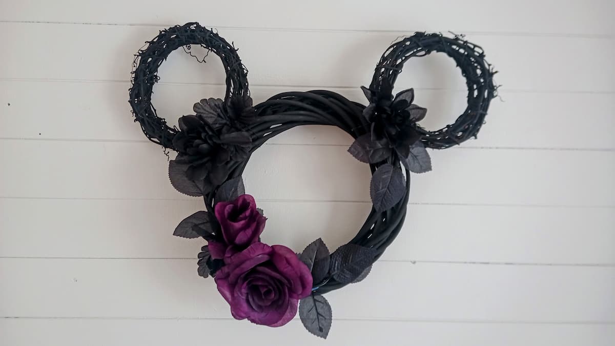 Fabriquez une couronne noire en forme de Mickey pour Halloween