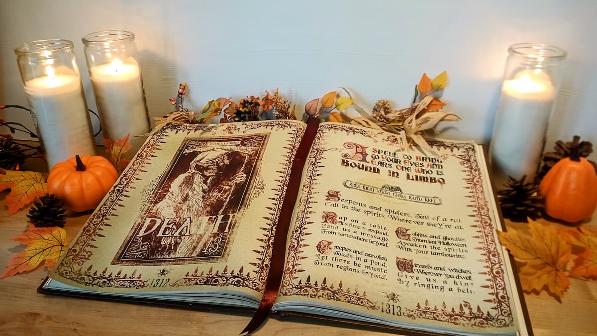 Décor d’Halloween – recréer le livre de sortilèges du manoir hanté de Disney