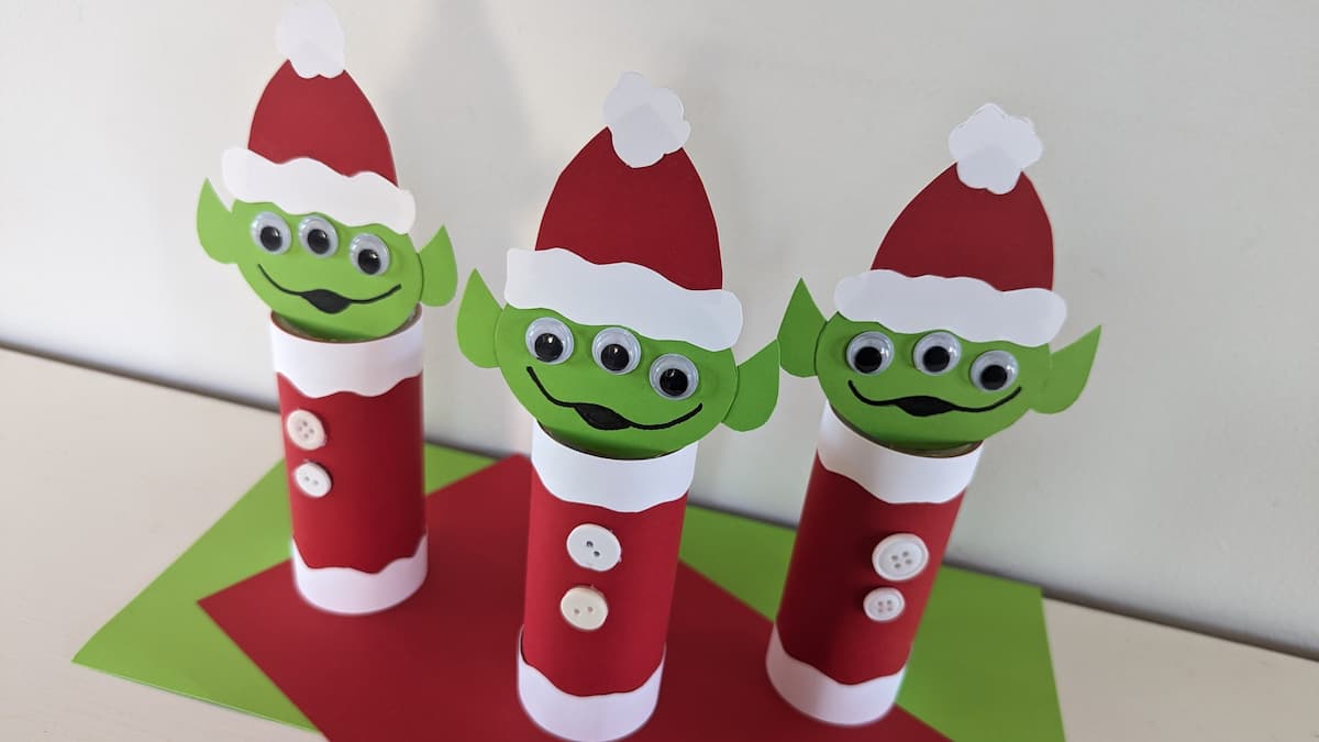 Bricolage facile : créer les petits aliens de Toy Story en lutins de Noël