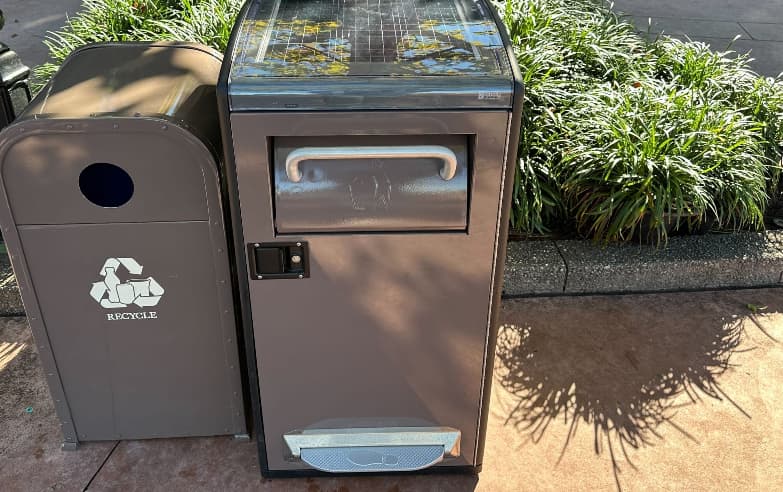 Nouvelle poubelle solaire installée à EPCOT